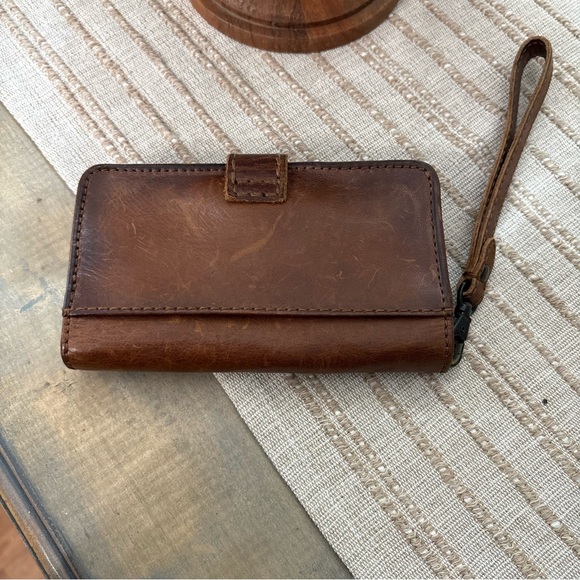 Frye Melissa phone wallet distressed worn in - Picture 3 of 6